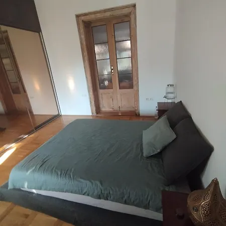 Apartment Golden Crib