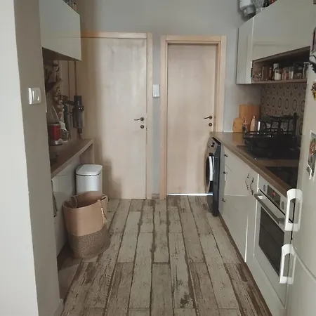 Apartman Golden Crib *