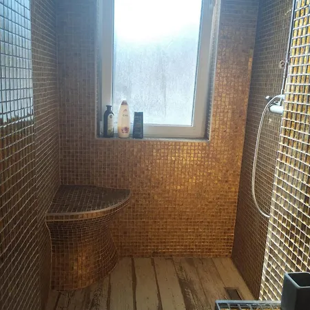 Golden Crib Apartment
