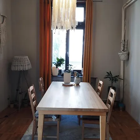 Golden Crib Apartment *