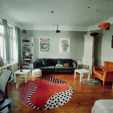 Golden Crib Apartment