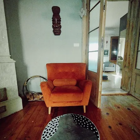 Golden Crib Apartment