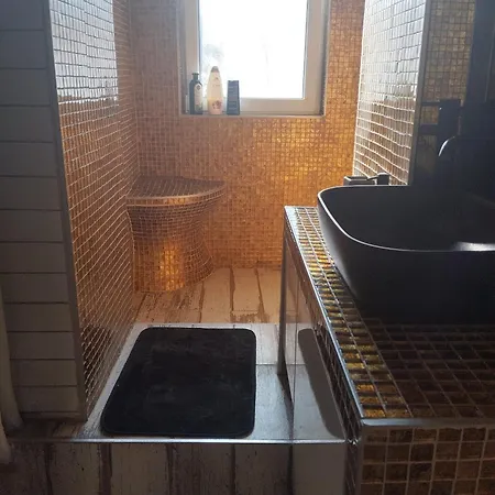 Golden Crib Apartment *